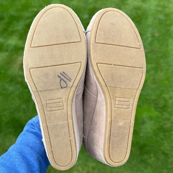TOMS size 7.5 Desert Wedge Suede Ankle Bootie - Beige Taupe - Picture 10 of 12